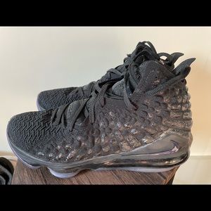 Nike Lebron 17- Global Currency-Size 10